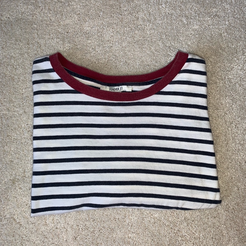 ⭐️Forever 21 navy stripped tee!⭐️